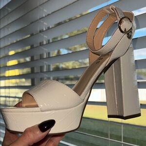 GUESS White SNAKE print embossed Platform Heels